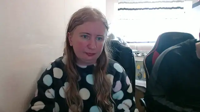 Snapshot of PeterAndJen chatting on 04/02/26, 04:37 PeterAndJen online show from 04/02/26, 04:37