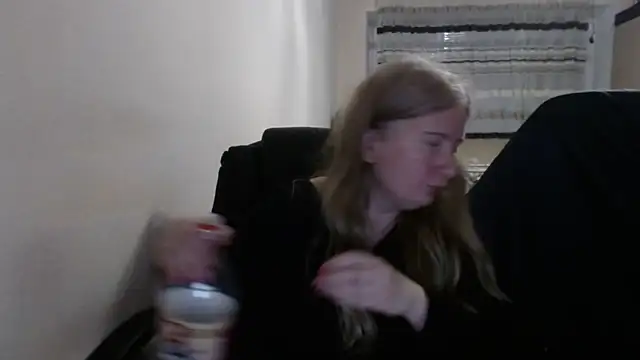 Snapshot of PeterAndJen chatting on 04/03/26, 05:44 PeterAndJen online show from 04/03/26, 05:44