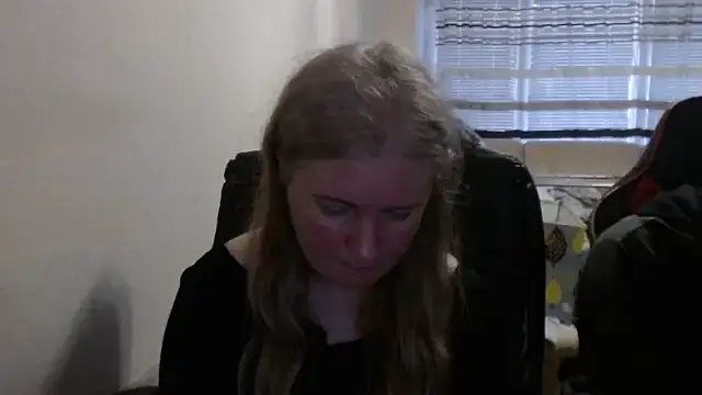 Snapshot of PeterAndJen chatting on 04/04/26, 05:54 PeterAndJen online show from 04/04/26, 05:54