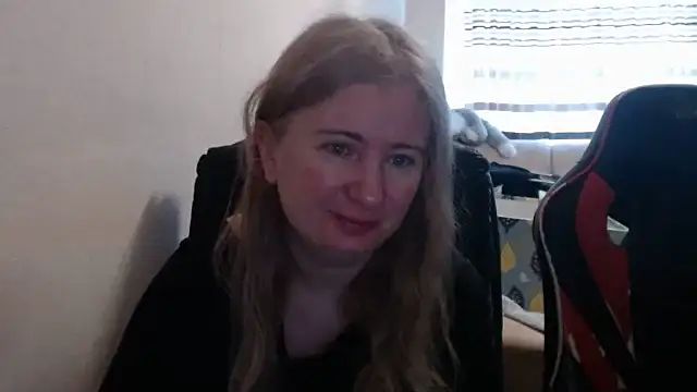 Snapshot of PeterAndJen chatting on 04/06/26, 05:41 PeterAndJen online show from 04/06/26, 05:41