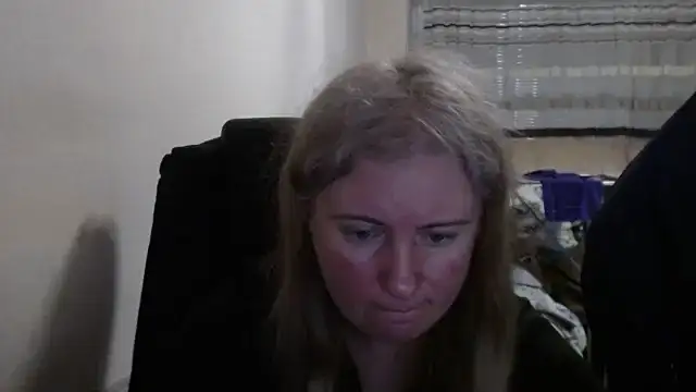 Snapshot of PeterAndJen chatting on 04/06/26, 05:47 PeterAndJen online show from 04/06/26, 05:47