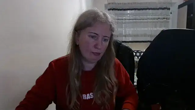 Snapshot of PeterAndJen chatting on 04/07/26, 06:19 PeterAndJen online show from 04/07/26, 06:19