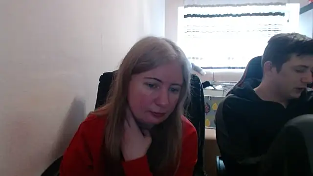 Snapshot of PeterAndJen chatting on 04/09/26, 06:30 PeterAndJen online show from 04/09/26, 06:30