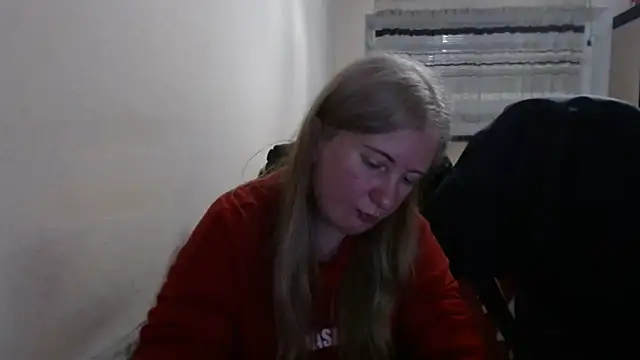 Snapshot of PeterAndJen chatting on 04/09/26, 06:35 PeterAndJen online show from 04/09/26, 06:35