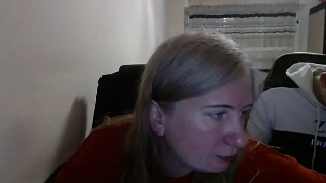 Snapshot of PeterAndJen chatting on 04/11/26, 07:51 PeterAndJen online show from 04/11/26, 07:51