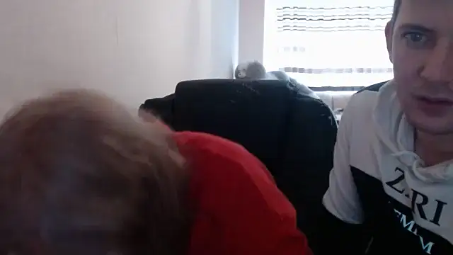 Snapshot of PeterAndJen chatting on 04/12/26, 07:57 PeterAndJen online show from 04/12/26, 07:57