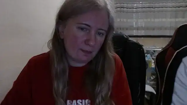 Snapshot of PeterAndJen chatting on 04/12/26, 08:14 PeterAndJen online show from 04/12/26, 08:14