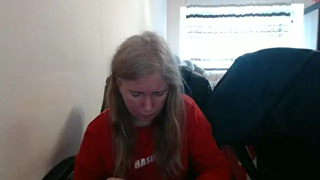 Snapshot of PeterAndJen chatting on 04/13/26, 08:20 PeterAndJen online show from 04/13/26, 08:20