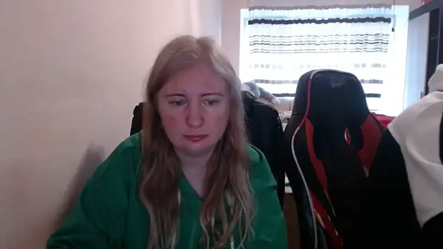 Snapshot of PeterAndJen chatting on 04/15/26, 04:52 PeterAndJen online show from 04/15/26, 04:52