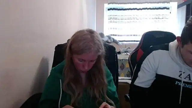 Snapshot of PeterAndJen chatting on 04/15/26, 04:58 PeterAndJen online show from 04/15/26, 04:58