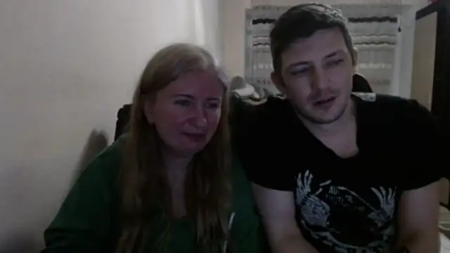 Snapshot of PeterAndJen chatting on 04/15/26, 07:58 PeterAndJen online show from 04/15/26, 07:58