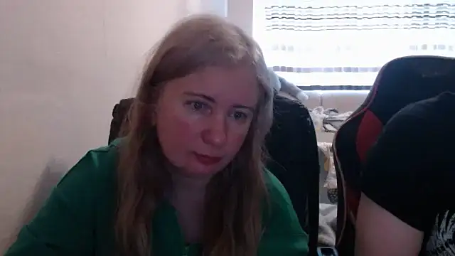 Snapshot of PeterAndJen chatting on 04/16/26, 08:04 PeterAndJen online show from 04/16/26, 08:04