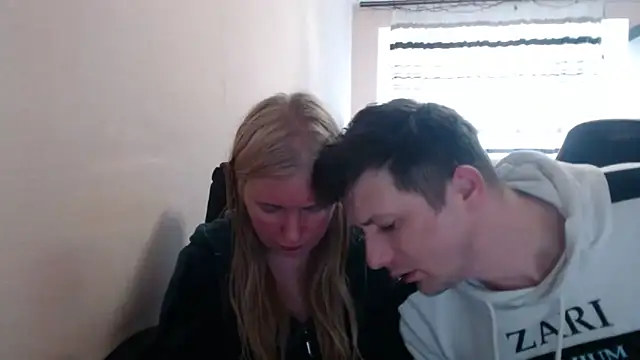 PeterAndJen online show from 05/03/26, 05:52