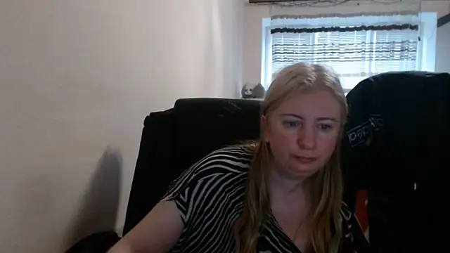 PeterAndJen online show from 05/13/26, 04:43