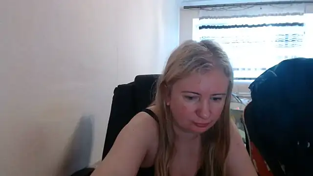 PeterAndJen online show from 06/18/26, 06:02