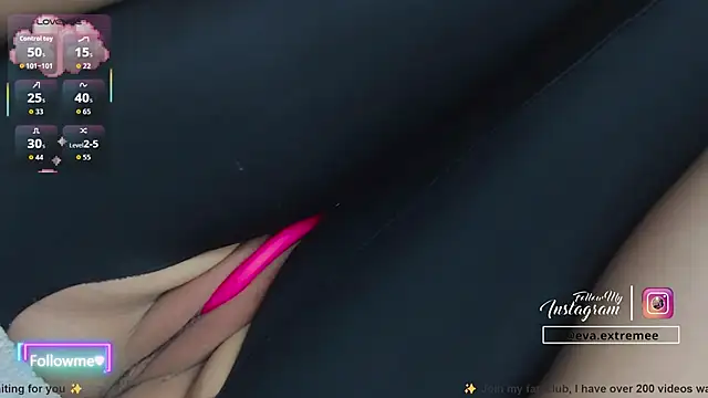 eva cuper online show from 11/17/25, 12:11