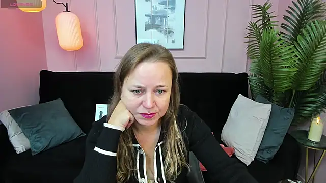 Snapshot of GabrielGold chatting on 09/18/25, 08:11 GabrielGold online show from 09/18/25, 08:11