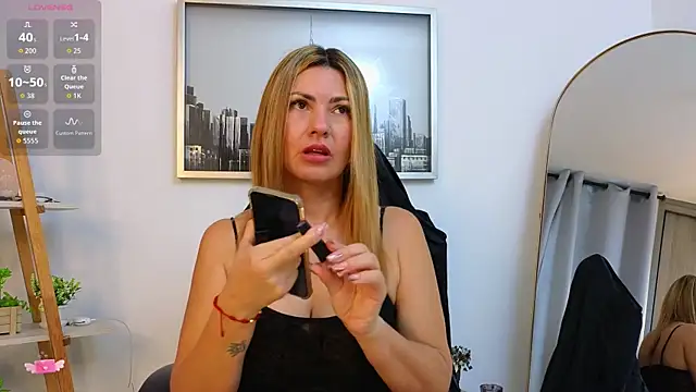 bella  adams online show from 11/26/25, 09:54