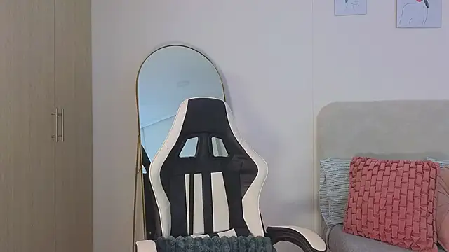 bella  adams online show from 02/15/26, 12:36