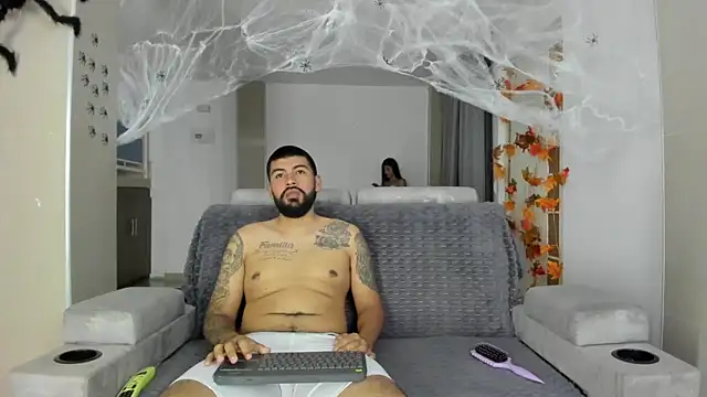 DulceRomance online show from 10/29/25, 05:20