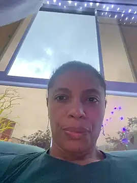 Snapshot of angelica_af chatting on 12/17/24, 10:43 angelica af online show from 12/17/24, 10:43