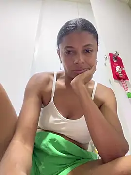 Snapshot of angelica_af chatting on 12/19/24, 02:01 angelica af online show from 12/19/24, 02:01