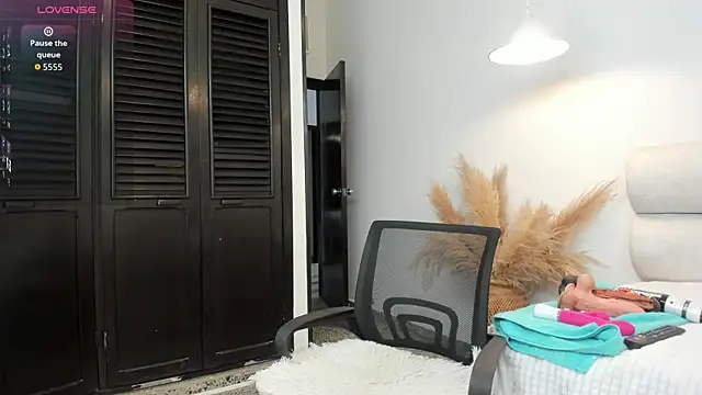 Snapshot of angelica_af chatting on 10/06/25, 06:27 angelica af online show from 10/06/25, 06:27