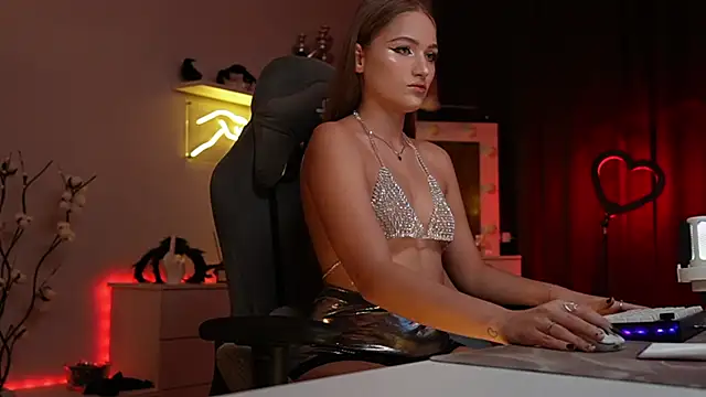 Snapshot of MrsTenderBeast chatting on 11/17/25, 02:34 MrsTenderBeast online show from 11/17/25, 02:34