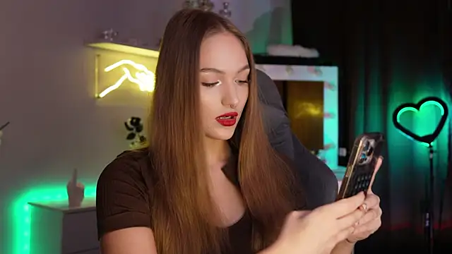 Snapshot of MrsTenderBeast chatting on 11/23/25, 02:39 MrsTenderBeast online show from 11/23/25, 02:39