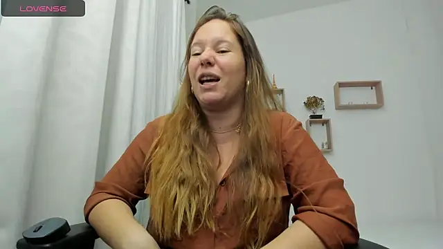 Snapshot of tamy_shine87 chatting on 02/15/25, 02:37 tamy shine87 online show from 02/15/25, 02:37