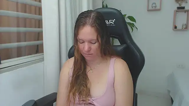 Snapshot of tamy_shine87 chatting on 02/16/25, 01:03 tamy shine87 online show from 02/16/25, 01:03