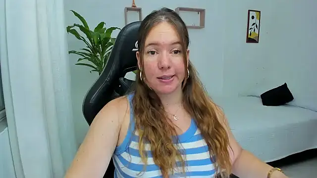 Snapshot of tamy_shine87 chatting on 02/22/25, 03:12 tamy shine87 online show from 02/22/25, 03:12