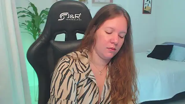 Snapshot of tamy_shine87 chatting on 03/17/25, 03:36 tamy shine87 online show from 03/17/25, 03:36