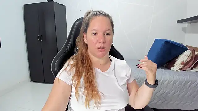 Snapshot of tamy_shine87 chatting on 10/10/25, 12:20 tamy shine87 online show from 10/10/25, 12:20