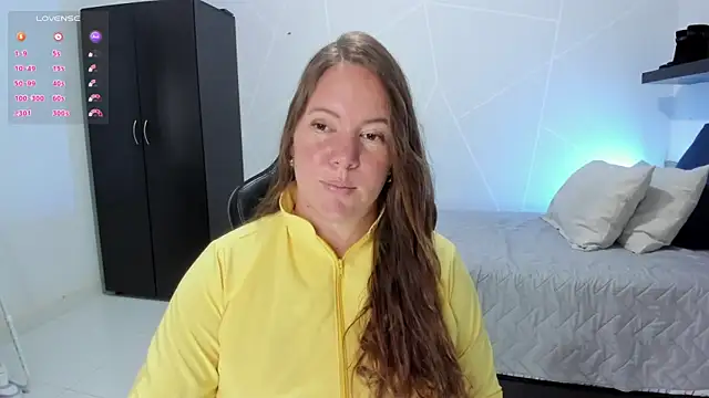 Snapshot of tamy_shine87 chatting on 10/26/25, 12:38 tamy shine87 online show from 10/26/25, 12:38