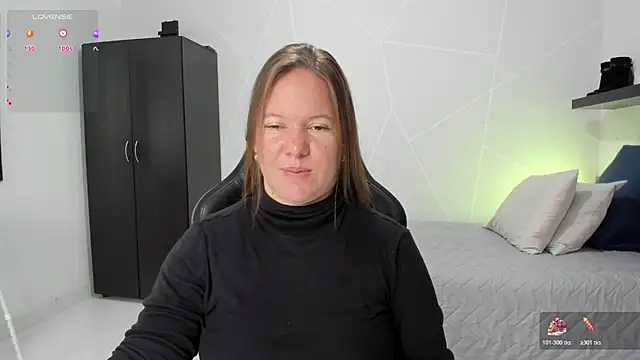 Snapshot of tamy_shine87 chatting on 10/26/25, 04:24 tamy shine87 online show from 10/26/25, 04:24