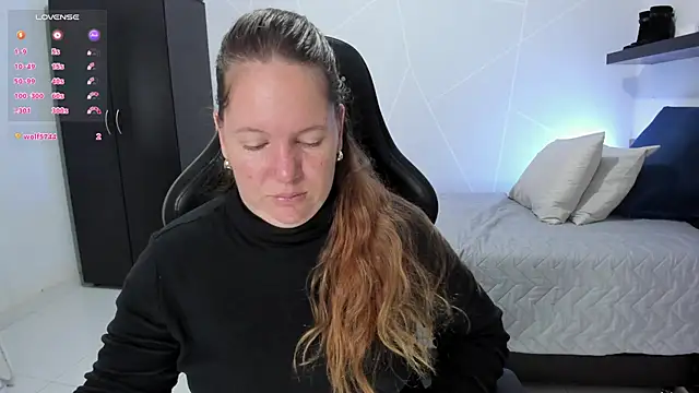 Snapshot of tamy_shine87 chatting on 10/27/25, 04:38 tamy shine87 online show from 10/27/25, 04:38