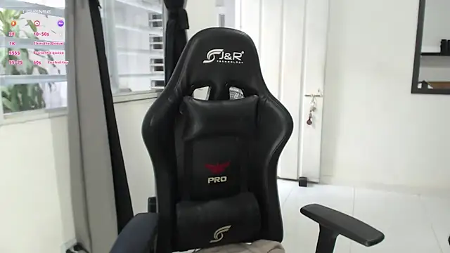 Snapshot of tamy_shine87 chatting on 12/14/25, 05:40 tamy shine87 online show from 12/14/25, 05:40