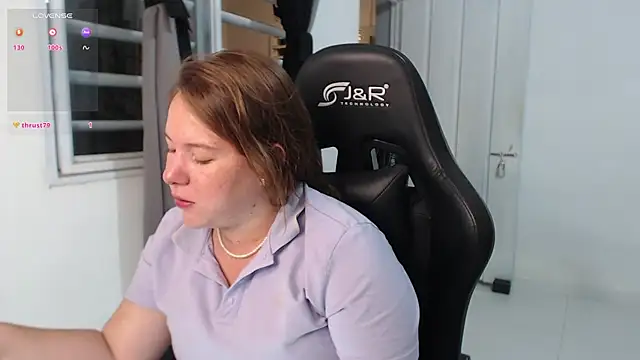 Snapshot of tamy_shine87 chatting on 12/18/25, 11:55 tamy shine87 online show from 12/18/25, 11:55