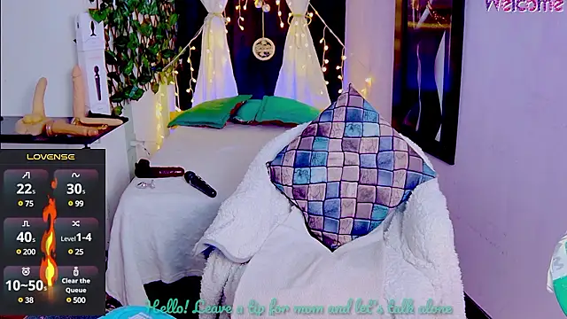 Snapshot of Mommy-pervert chatting on 12/08/24, 10:47 Mommy-pervert online show from 12/08/24, 10:47