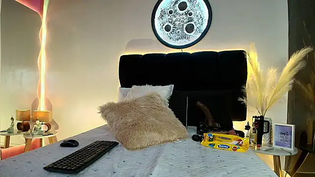 lorrayne  online show from 03/26/26, 12:22