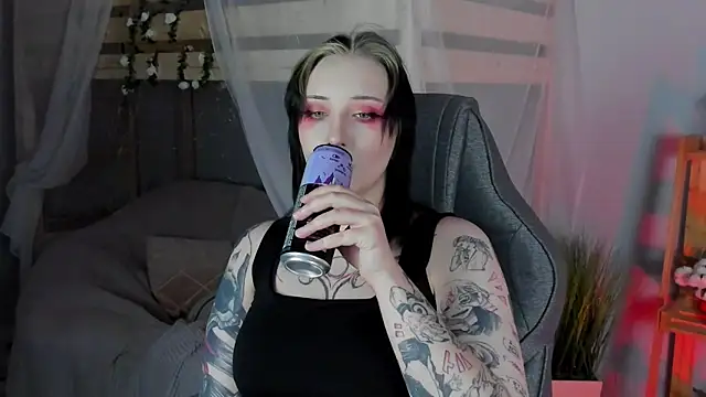 AsheLucker online show from 11/16/25, 11:21