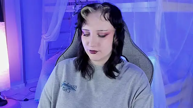 AsheLucker online show from 11/28/25, 11:07