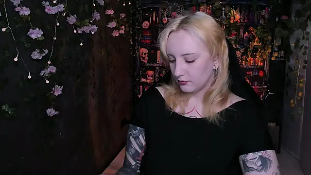 Snapshot of AsheLucker chatting on 06/16/26, 03:42 AsheLucker online show from 06/16/26, 03:42