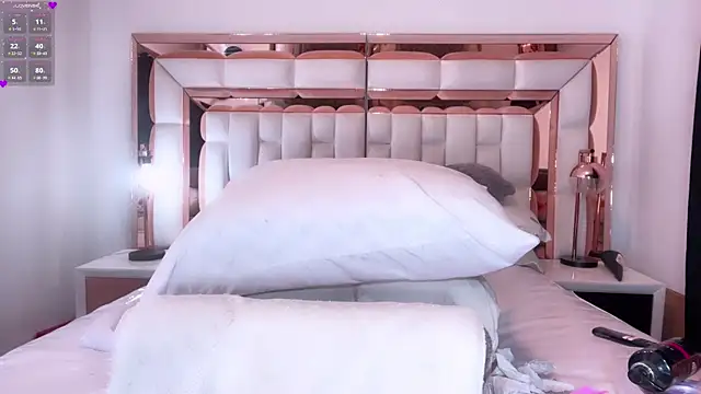 Snapshot of im_yours_01 chatting on 01/29/25, 07:04 im yours 01 online show from 01/29/25, 07:04