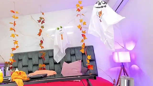 IsiisLovei online show from 10/30/25, 02:51