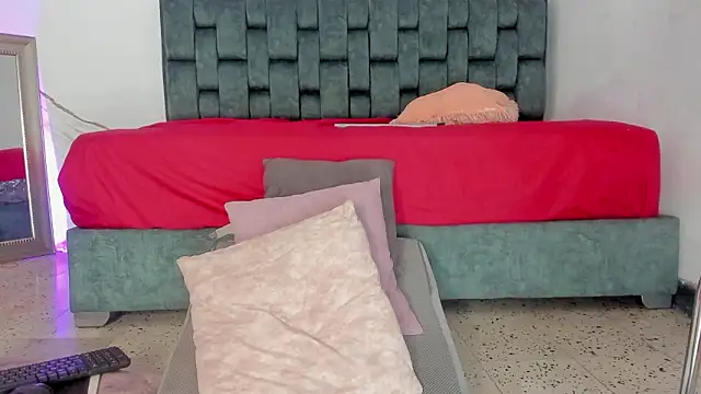 Snapshot of IsiisLovei chatting on 03/19/26, 02:54 IsiisLovei online show from 03/19/26, 02:54