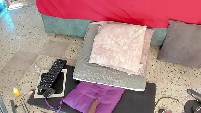 Snapshot of IsiisLovei chatting on 04/08/26, 02:39 IsiisLovei online show from 04/08/26, 02:39