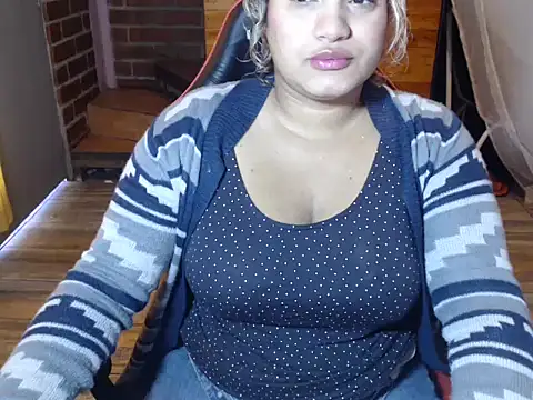 Hilarybunnyy online show from 04/26/26, 03:42