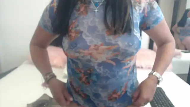 Snapshot of katiehotx chatting on 09/30/25, 01:10 katiehotx online show from 09/30/25, 01:10